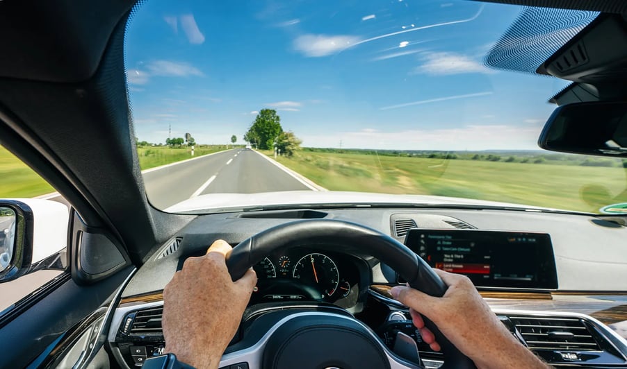 ventajas de tener un carro electrico en colombia