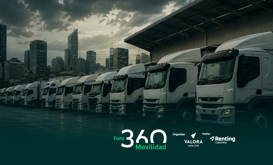 Flota de camiones de carga blancos estacionados frente a una ciudad, ilustrando el evento 'Foro 360 Movilidad' organizado por Valora Analitik con invitación de Renting Colombia